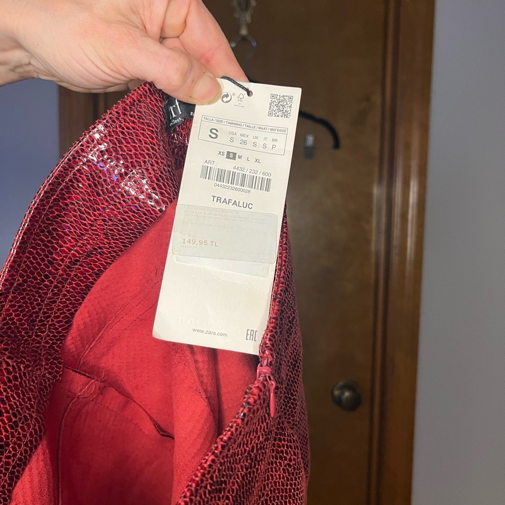 Zara Shiny Red python printed Mini Skirt - Picture 8 of 9